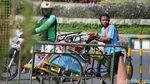 Perlintasan KA Ditutup, Warga Nekat Mengolong