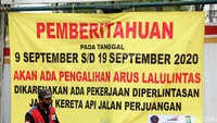 Perlintasan rel kereta api yang berada di Jalan Perjuangan ditutup mulai 9-19 September 2020. Arus lalu lintas pun dialihkan.
