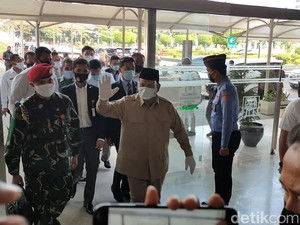 Bermasker-Face Shield-Sarung Tangan, Prabowo Rapat di Komisi I DPR