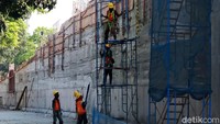 Pembangunan flyover tersebut ditargetkan rampung pada Desember 2020.