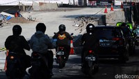 Seperti diketahui, flyover ini dibangun oleh pemerintah Provinsi Jawa Barat untuk mengurai kemacetan yang biasa terjadi di jalan tersebut.