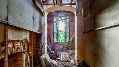 10 Penampakan Rumah Hantu Dijual Rp 7,6 M, Bikin Merinding