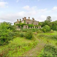 Rumah yang yang memiliki luas sekitar 10,4 hektar ini dinamakan Blackborough House. Rumah menyeramkan ini sudah dibangun sejak tahun 1834. Foto: dok. On The Market