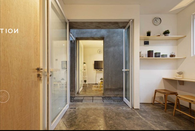 The Twins, begitu nama proyek rumah yang dikreasikan konsultan arsitektur Delution ini. Konsep unik dan fungsional membuat karya mereka menang penghargaan bergengsi Architizer Awards 2020 di kategori Small Architecture+ Small Living by People Choice. Foto: Fernando Gomulya via Delution