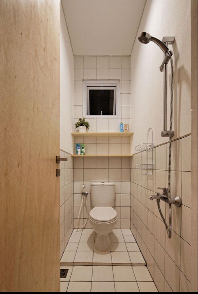 Sementara rumah kedua yang dihuni satu orang memiliki satu kamar tidur, toilet dan ruang tamu. Foto: Fernando Gomulya via Delution