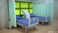Di ruang isolasi itu terdapat fasilitas oksigen.