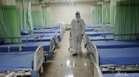 Ruang isolasi untuk pasien COVID-19 ini juga telah dilengkapi dengan pendingin ruangan.