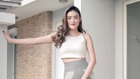 Bintang video klip Al Ghazali itu memang dikenal memiliki tubuh ramping. Dok. Instagram/sylviagenpati