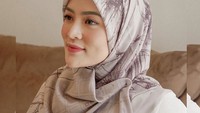 Penampilan Sylvia Genpati dengan hijab bikin adem ya! Dok. Instagram/sylviagenpati