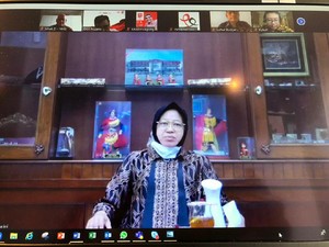 Genjot Ekonomi saat Pandemi, Risma Buka Bazar Online