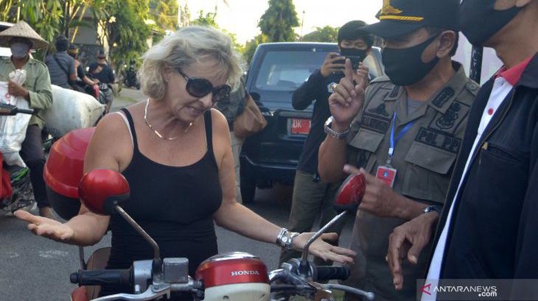 Turis Bali WNA di Bali terjaring sidak masker.