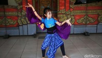 Semua yang ada di area wisata itu identik dengan adat istiadat, budaya, dan segala macam yang berkaitan dengan keseharian seperti masyarakat di Pulau Bali.