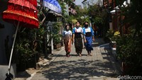 Kondisi lingkungan juga sangat asri dan kental nuansa Bali.