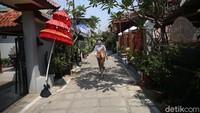 Jalan di Kampung Bali sendiri sudah diberi nama Jalan Merpati Bali.