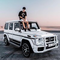 Aku lebih fokus pada olahraga dan tidak terlalu tertarik sampai ayahku mendorongku jurusan bisnis kampus saat hari pembukaan. Setelah mengobrol dengan seorang guru tentang mengenai bagaimana murid-muridnya bekerja di perusahaan besar seperti Microsoft itu cukup untuk menggodaku, tutur Adam.  Foto: Instagram @itsadammark