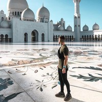 Adam pun mengaku belajar cukup giat meski jarang masuk kuliah. Saat itu lah ia membuat blog fashion yang mengawali kariernya memanajeri akun Instagram agar viral dan banyak follower. Meski akhirnya tidak bekerja untuk perusahan besar, Adam Jordan membangun usahanya sendiri. Foto: Instagram @itsadammark