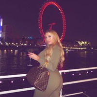 Aku tidak bodoh. Aku tahu itu hanya fetish dari para pria yang berfantasi dengan dada dan bokong besar. Mereka hanya menyukai tubuhku, bahkan banyak yang menawarkan membantuku membayar untuk lebih banyak operasi plastik, ucapnya.  Foto: Instagram