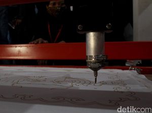 Begini Cara Kerja Mesin Batik Tulis Buatan Anak Negeri