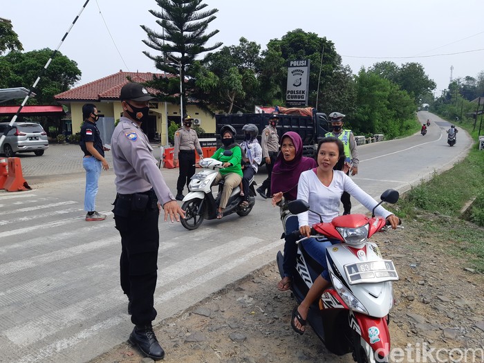 Check point PSBB Kota Serang belum merata