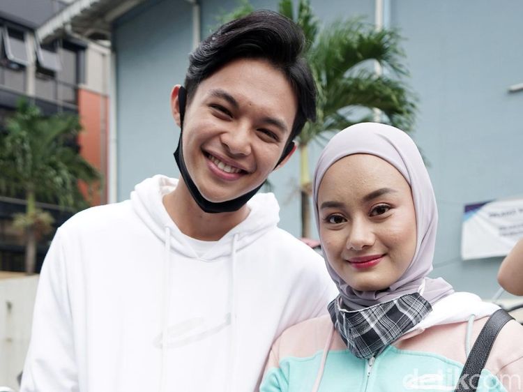 Rey Mbayang dan Dinda Hauw Tunda Program Hamil: Pacaran Dulu Ya