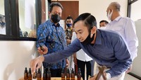 Bersama sejumlah pejabat Kementerian Pertahanan (Kemhan), Wakil Menteri Pertahanan, Sakti Wahyu Trenggono melakukan kunjungan ke Science Techno Park (STP) di Institut Pertanian Bogor (IPB) Kamis, (10/9). Foto: dok. IPB