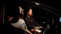Salah satu pengunjung mengaku senang bisa menonton bioskop drive in ini. DItambah lagi seluruh staf sudah menjalani rapid test sesuai syarat dari Pemkot Bandung, jadi lebih merasa aman. 