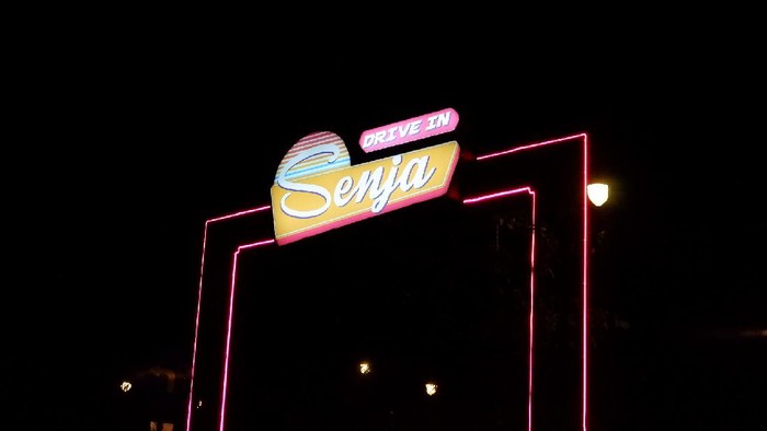 Drive In Senja Nonton film di dalam mobil