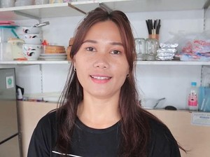 Segerrr! Es Alpukat Kocok di Puncak Ini Ditawarkan Penjual Cantik