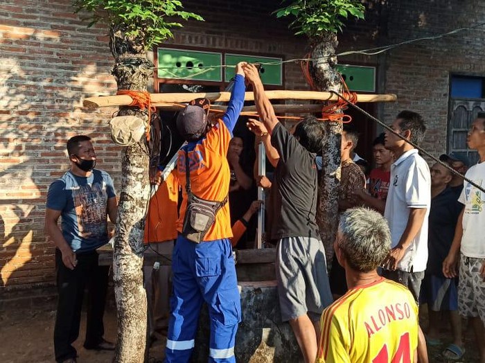 Evakuasi Muhammad Saiful Rohim dari dalam sumur, Jepara, Kamis (10/9/2020).