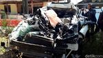 Foto Mobil Ringsek Saksi Kecelakaan Maut di Tol Boyolali