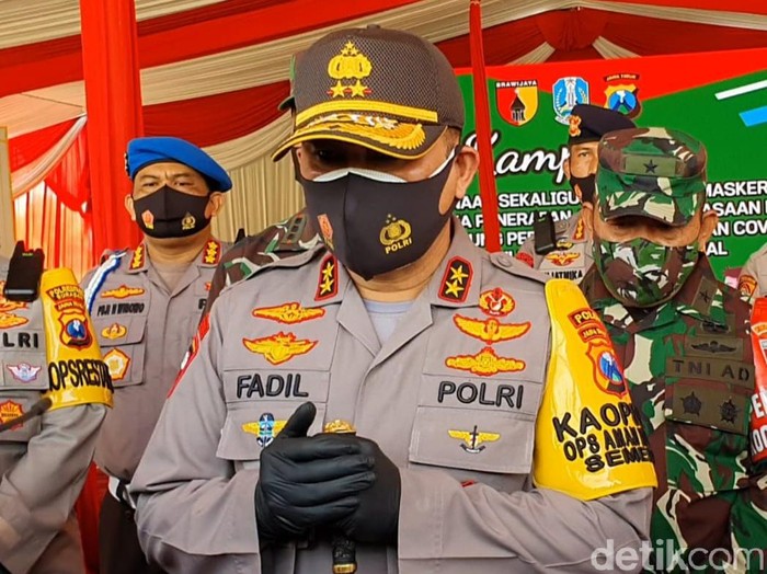 Polda Jawa Timur dan jajarannya menggaungkan Gerakan Memakai Masker untuk mencegah penularan COVID-19. Termasuk mencegah munculnya klaster Pilkada.