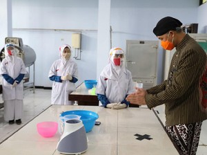 Pantau Sekolah Tatap Muka, Ganjar: Ada yang Mendekat, Langsung Keplak