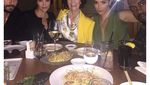 Intip Momen Makan Enak Keluarga Besar Kardashian yang Kompak