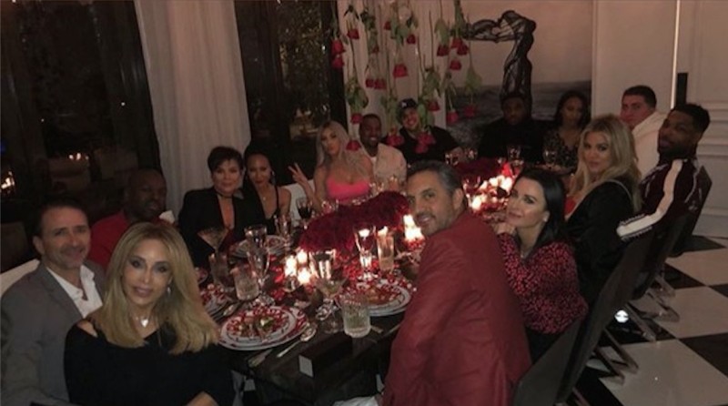Intip Momen Kulineran Keluarga Besar Kardashian yang Kompak