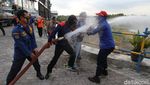 Foto Warga Sekitar TPA Dilatih jadi Pemadam Kebakaran