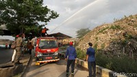 Warga sekitar dan dinas terkait sebelumnya juga sudah lebih dulu membentuk satuan tugas (Satgas) untuk mengantisipasi kebakaran di Tempat Pembuangan Akhir (TPA) Putri Cempo Kelurahan Mojosongo Kecamatan Jebres Solo.