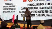 Polda Metro Jaya menggelar acara bertajuk Pembagian Masker Secara Serentak, Kampanye Jaga Jarak, Hindari Kerumunan dalam Rangka Operasi Yustisi Penggunaan Masker dan Pilkada 2020 yang Aman, Damai, dan Sehat.