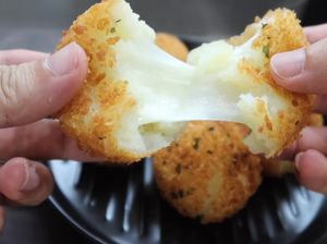 5 Olahan Kentang ala Korea yang Enak, Potato Cheese Ball hingga Corn Dog