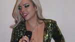 Pernikahan Lily Allen, Elvis, Burger dan Dior