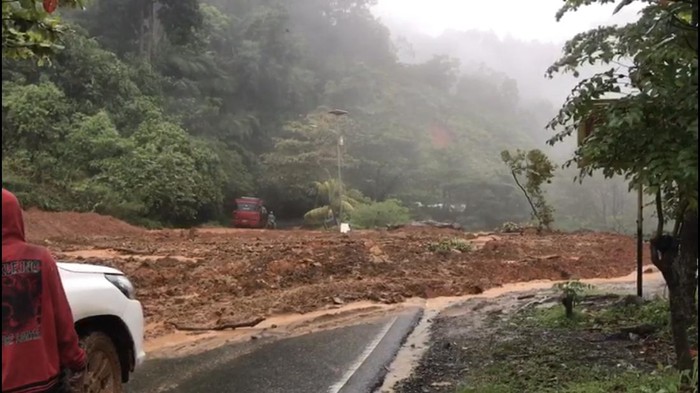 Longsor di Padang (Jeka Kampai-detikcom)