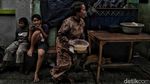 Melihat Keseharian Warga di Kawasan Zona Merah Ibu Kota