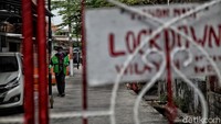 Lockdown wilayah tersebut jadi salah satu upaya untuk mengantisipasi penyebaran virus Corona selain menggalakkan perilaku hidup bersih dan sehat dengan rajin mencuci tangan, mengenakan masker, serta menjaga jarak.