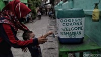 Di salah satu sudut kawasan juga tampak tersedia fasilitas cuci tangan gratis guna meningkatkan kesadaran masyarakat akan pentingnya menjaga kebersihan dengan rajin mencuci tangan untuk mencegah penyebaran virus Corona.