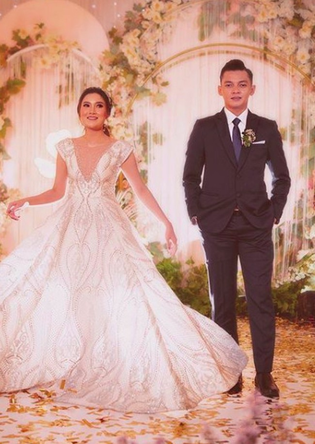Setelah ramai spekulasi, pasangan pedangdut dan penabuh gendang ini mengumumkan kalau keduanya telah resmi menikah. Foto: Instagram