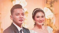 Nella Kharisma dan Dory Harsa membawa kabar baru. Foto: Instagram