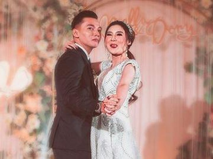 Nella Kharisma dan Dory Harsa sudah menikah