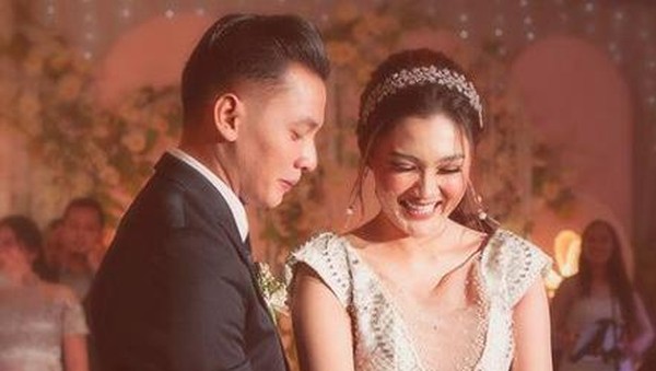 7 Kemesraan Nella kharisma dan Dory Harsa yang Akhirnya Ngaku Menikah