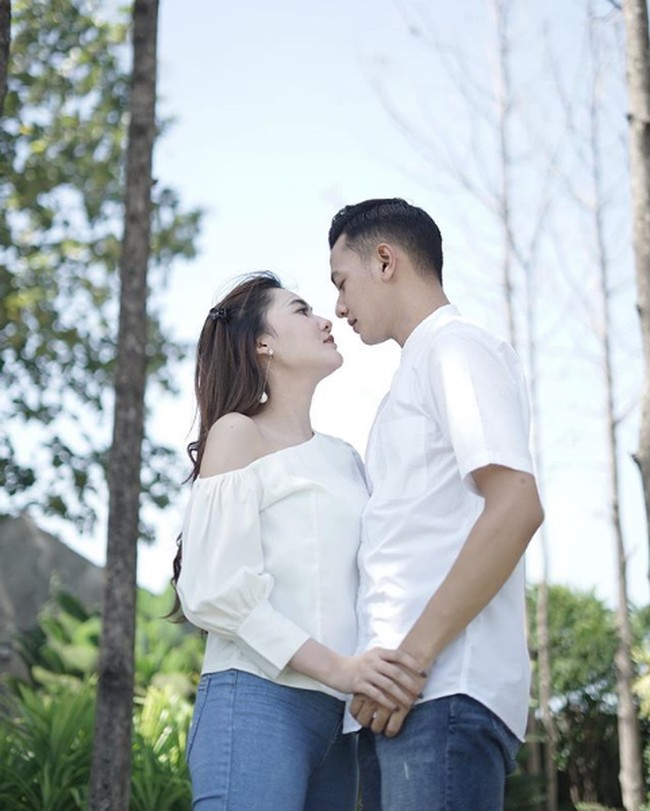 Pernikahan Nella Kharisma dan Dory Harsa digelar secara tertutup di Kediri, Jawa Timur, pada 15 Agustus 2020. Foto: Instagram/@nellakharisma