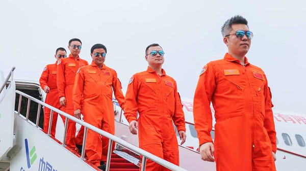 Saat ini banyak maskapai Barat telah memarkir pesawat mereka di gurun dan menunda atau membatalkan pengiriman pesawat dari produsen. Namun, buku pesanan COMAC dipenuhi oleh maskapai OTT Airlines, anak perusahaan baru China Eastern Airlines pada bulan Februari. Saat ini banyak maskapai Barat telah memarkir pesawat mereka di gurun dan menunda atau membatalkan pengiriman pesawat dari produsen. Namun, buku pesanan COMAC dipenuhi oleh maskapai OTT Airlines, anak perusahaan baru China Eastern Airlines pada bulan Februari.