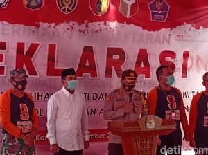 Polisi, Pesilat, dan Tokoh Agama Blusukan ke KPU Cegah COVID-19